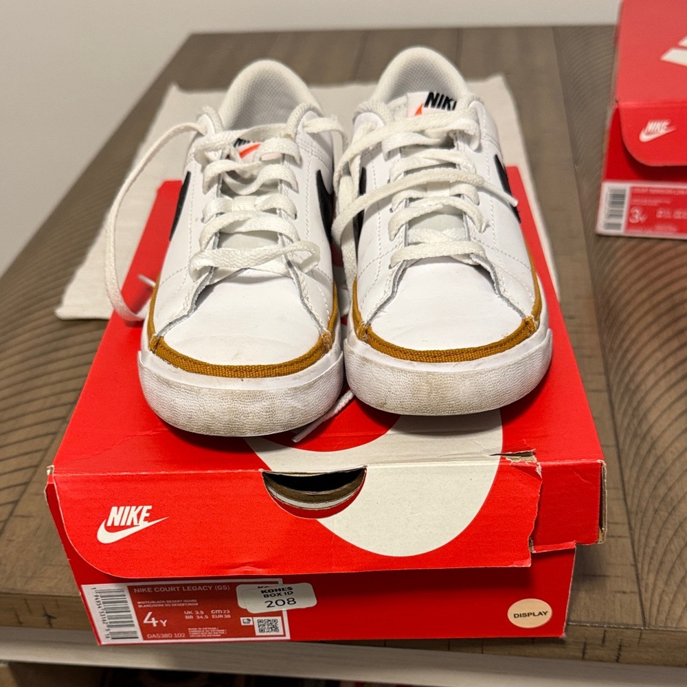 Nike Kids Sneakers - White and Gold